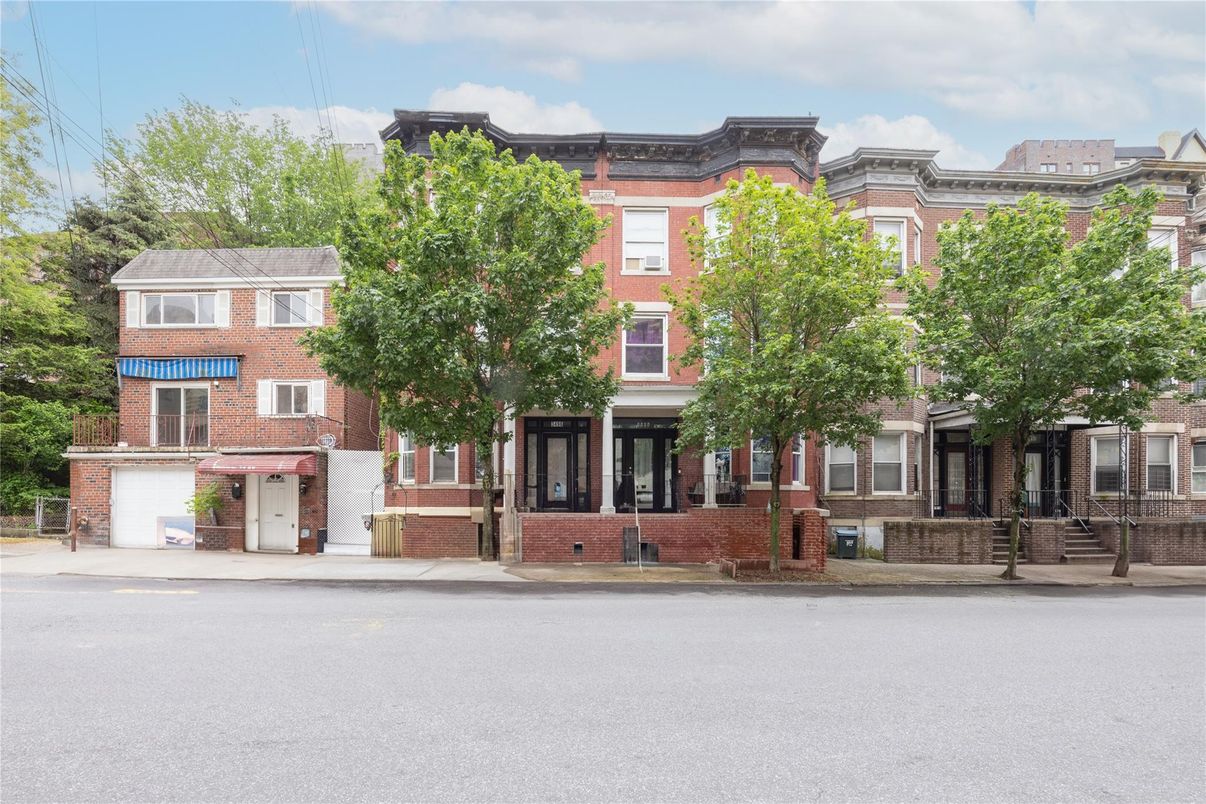 Exterior, Facade, Brick Facade, Rowhouse