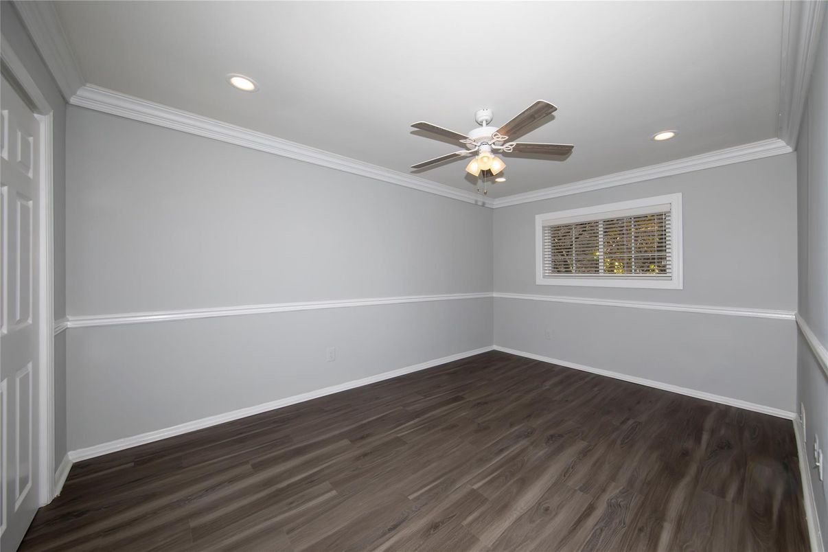 Empty room, Interior, Recessed Lighting, Wood Texture Flooring