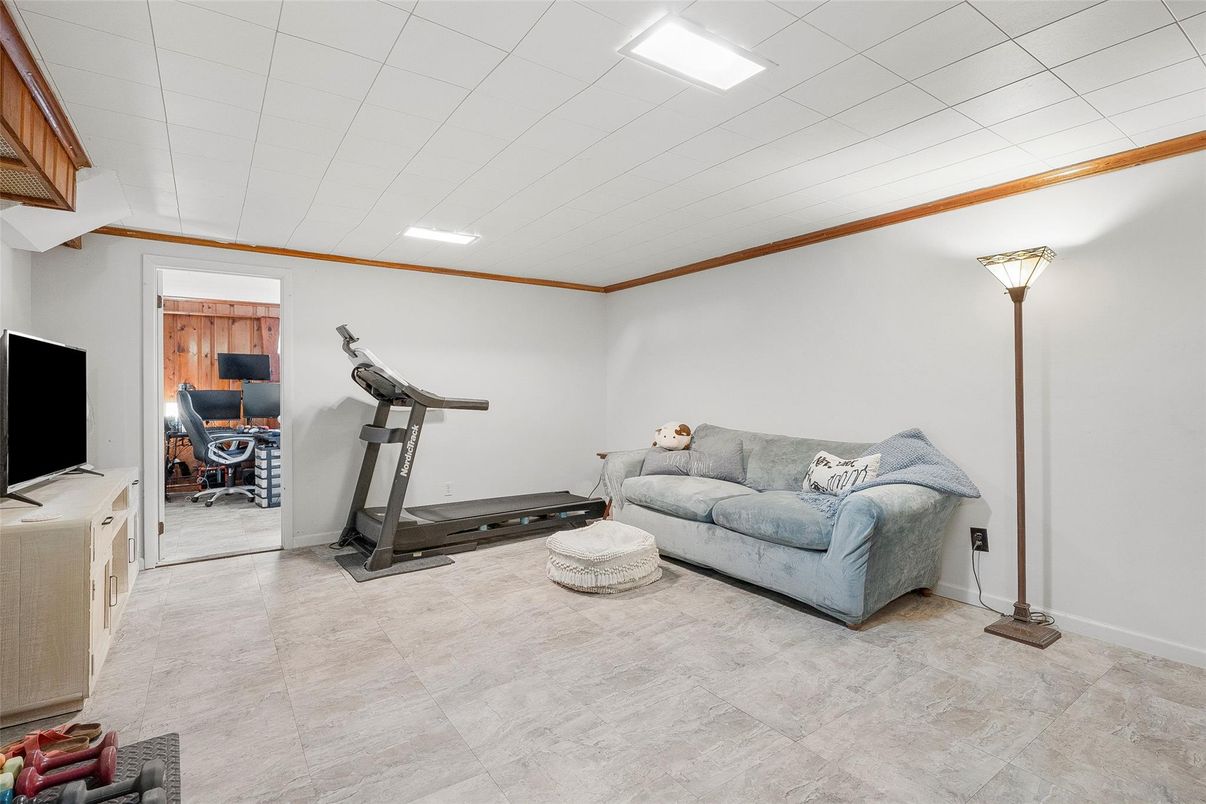 Fitness Equipment, Interior, Recessed Lighting