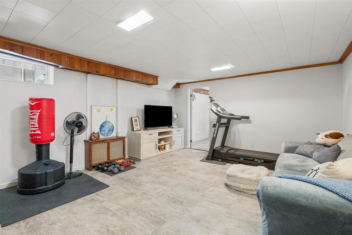 Fitness Equipment, Interior, Recessed Lighting