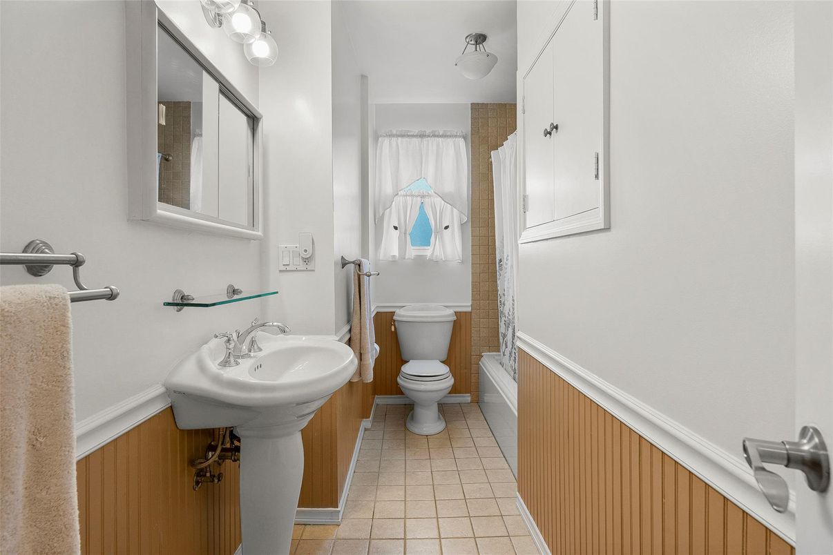 Bathroom, Interior