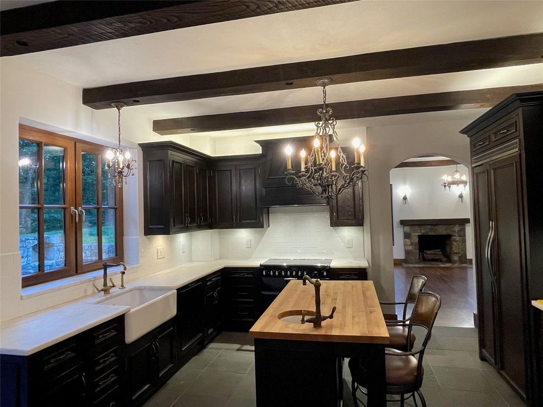 Chandelier, Dining room, Fireplace, Interior, Kitchen, Pendant Lights, Wooden Beams