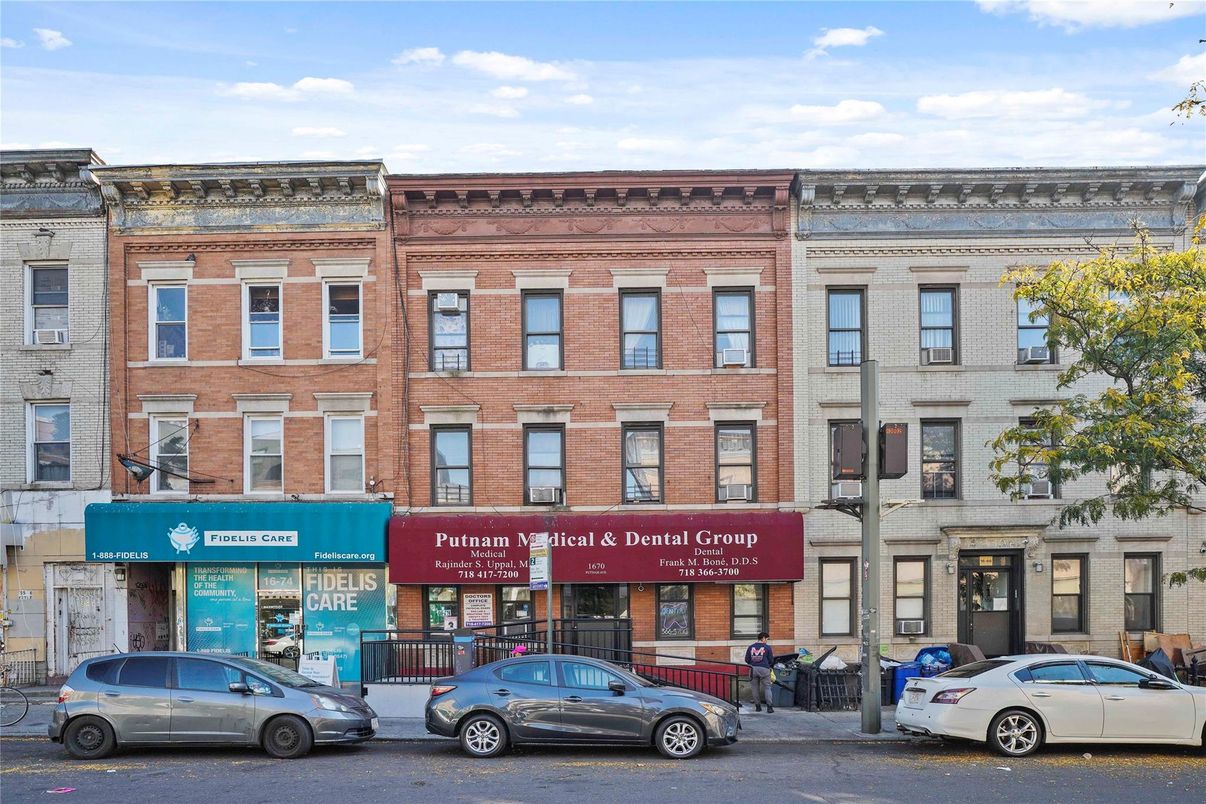 Exterior, Facade, Brick Facade, Rowhouse