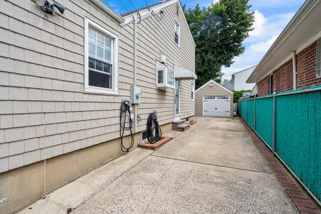 Detached Garage, Exterior