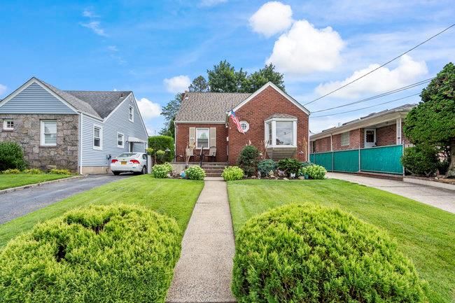 Exterior, Facade, Brick Facade, Cape Cod