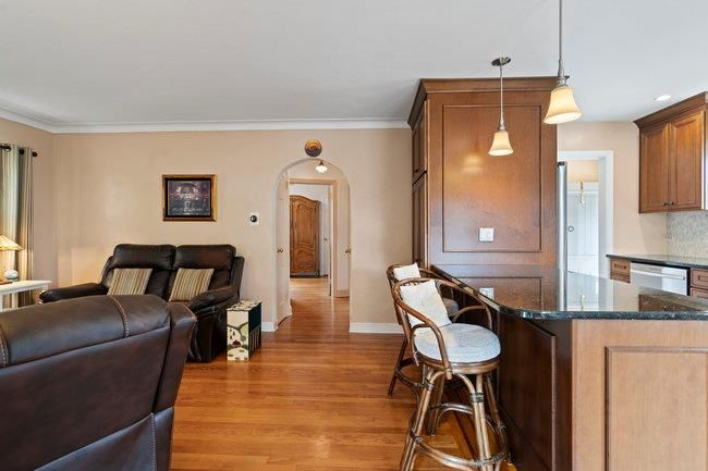 Interior, Living room, Pendant Lights, Recessed Lighting, Wood Texture Flooring