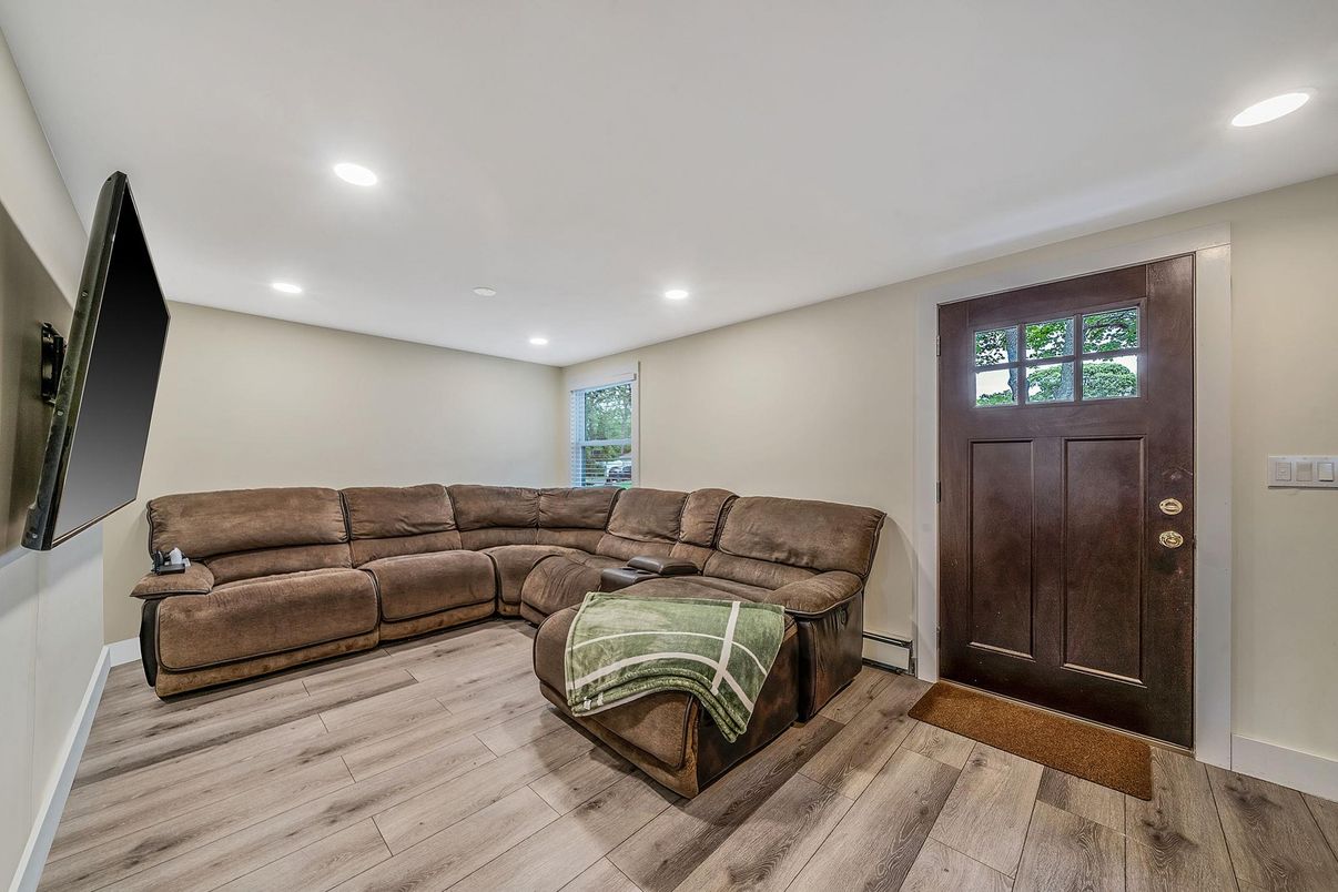 Interior, Living room, Recessed Lighting, Wood Texture Flooring