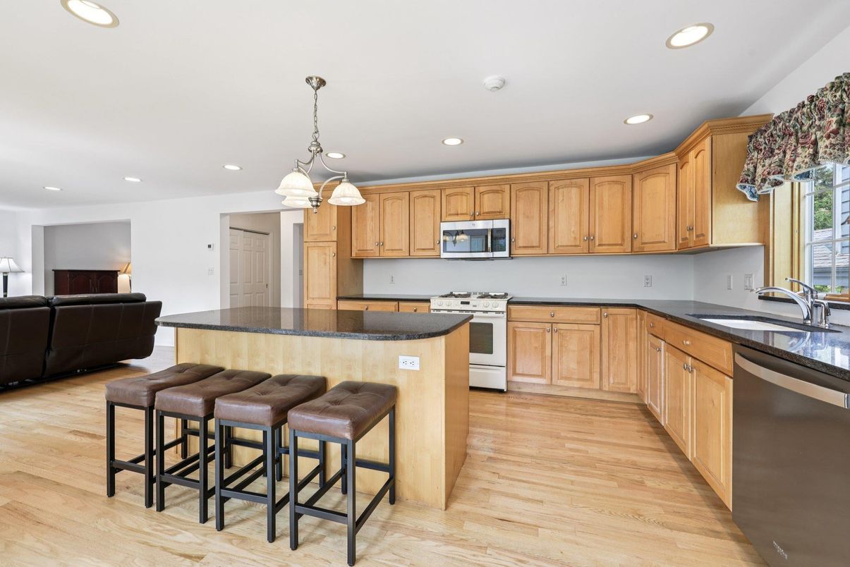 Interior, Kitchen, Living room, Pendant Lights, Recessed Lighting, Stainless Steel Appliances, Wood Texture Flooring