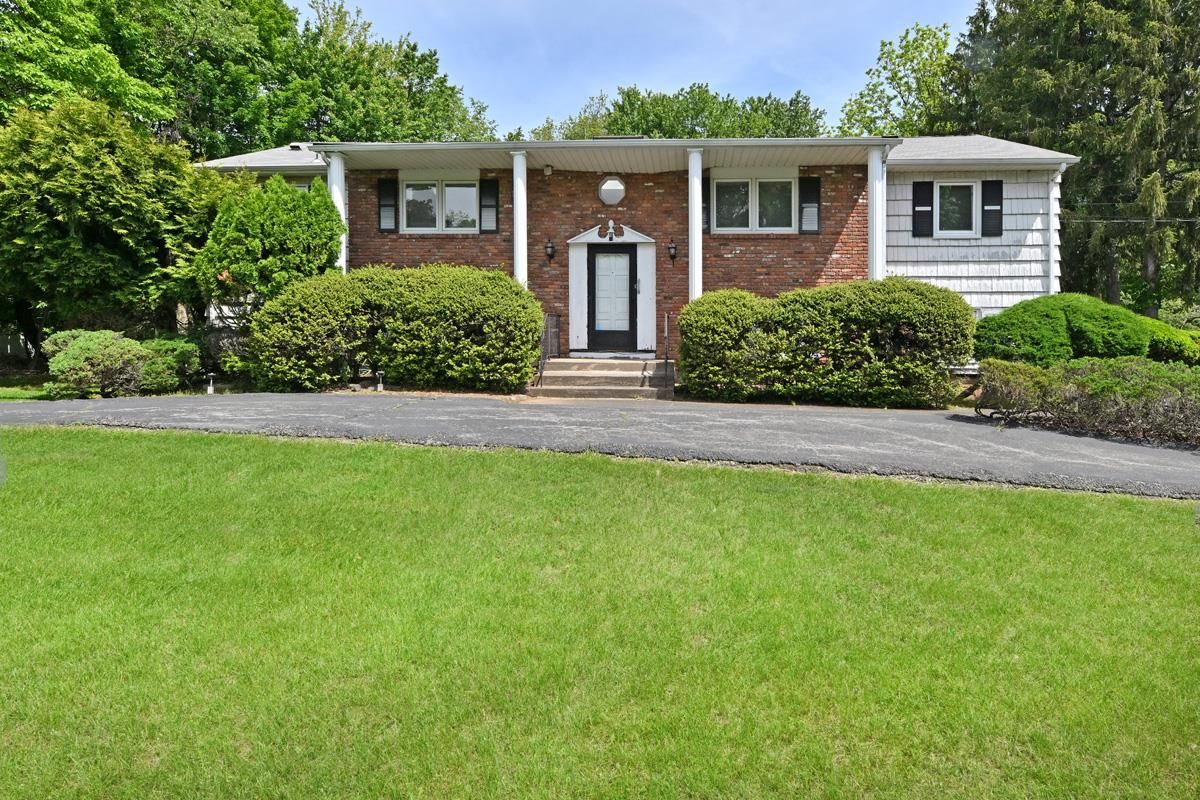 Exterior, Facade, Brick Facade, Raised Ranch