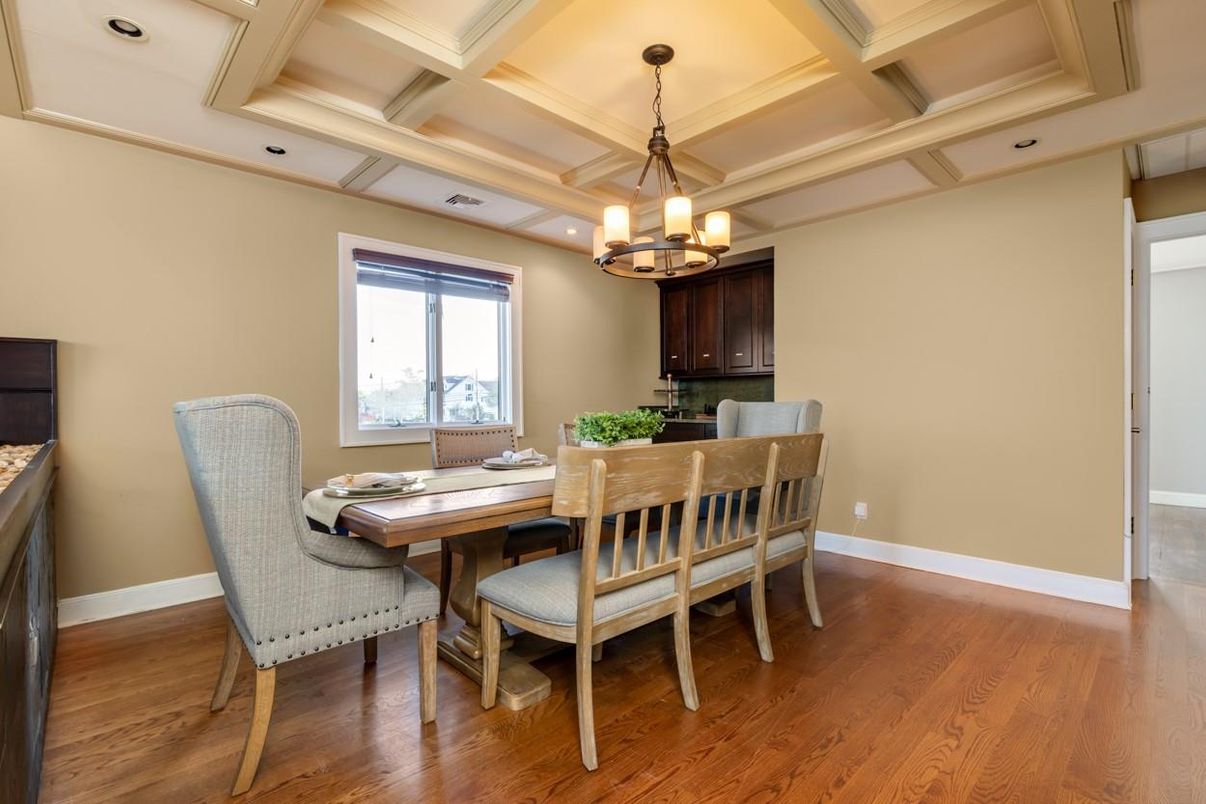 Chandelier, Dining room, Interior, Recessed Lighting, Wood Texture Flooring