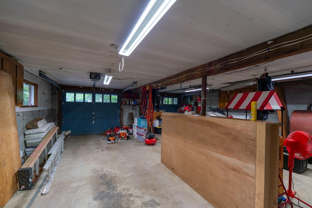 Garage, Interior