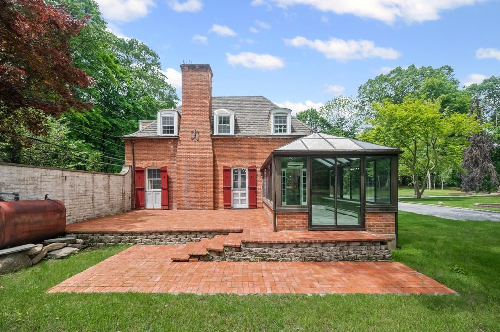 Backyard, Exterior, Facade, Brick Facade, French Provincial