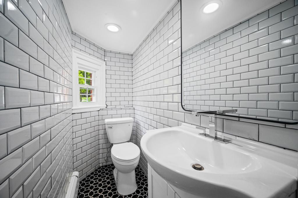 Bathroom, Interior, Recessed Lighting
