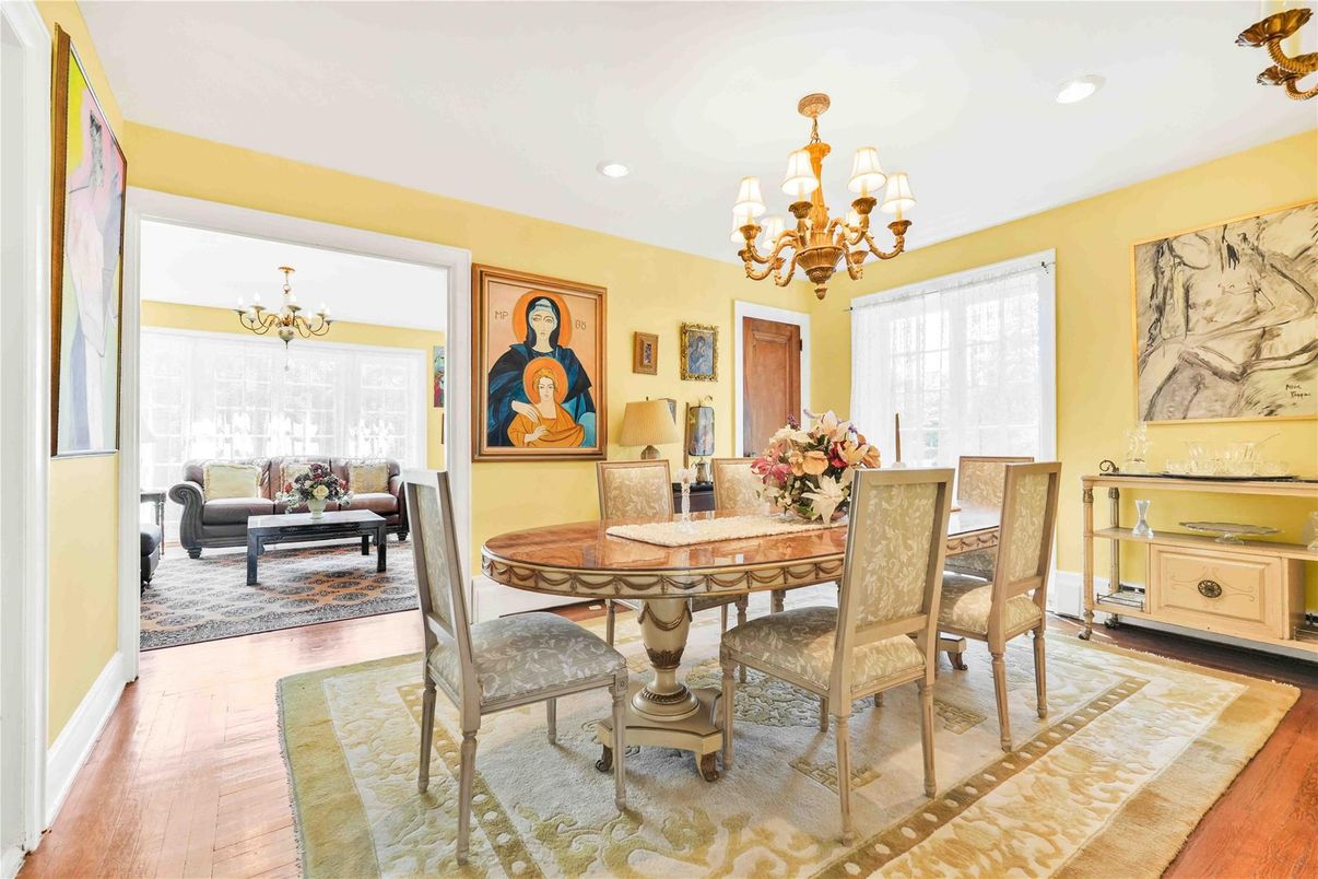 Chandelier, Dining room, Interior, Recessed Lighting, Wood Texture Flooring