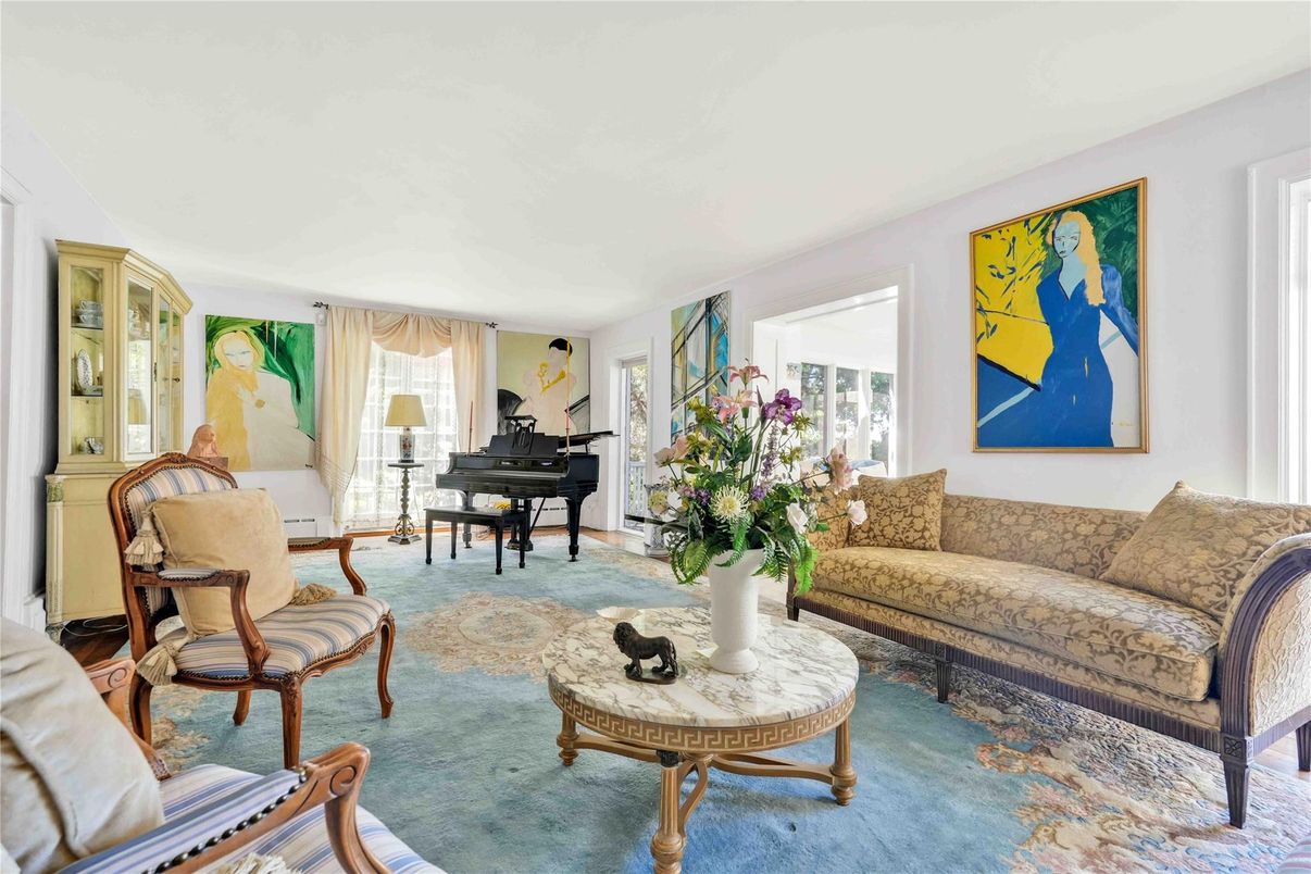 Interior, Living room, Piano