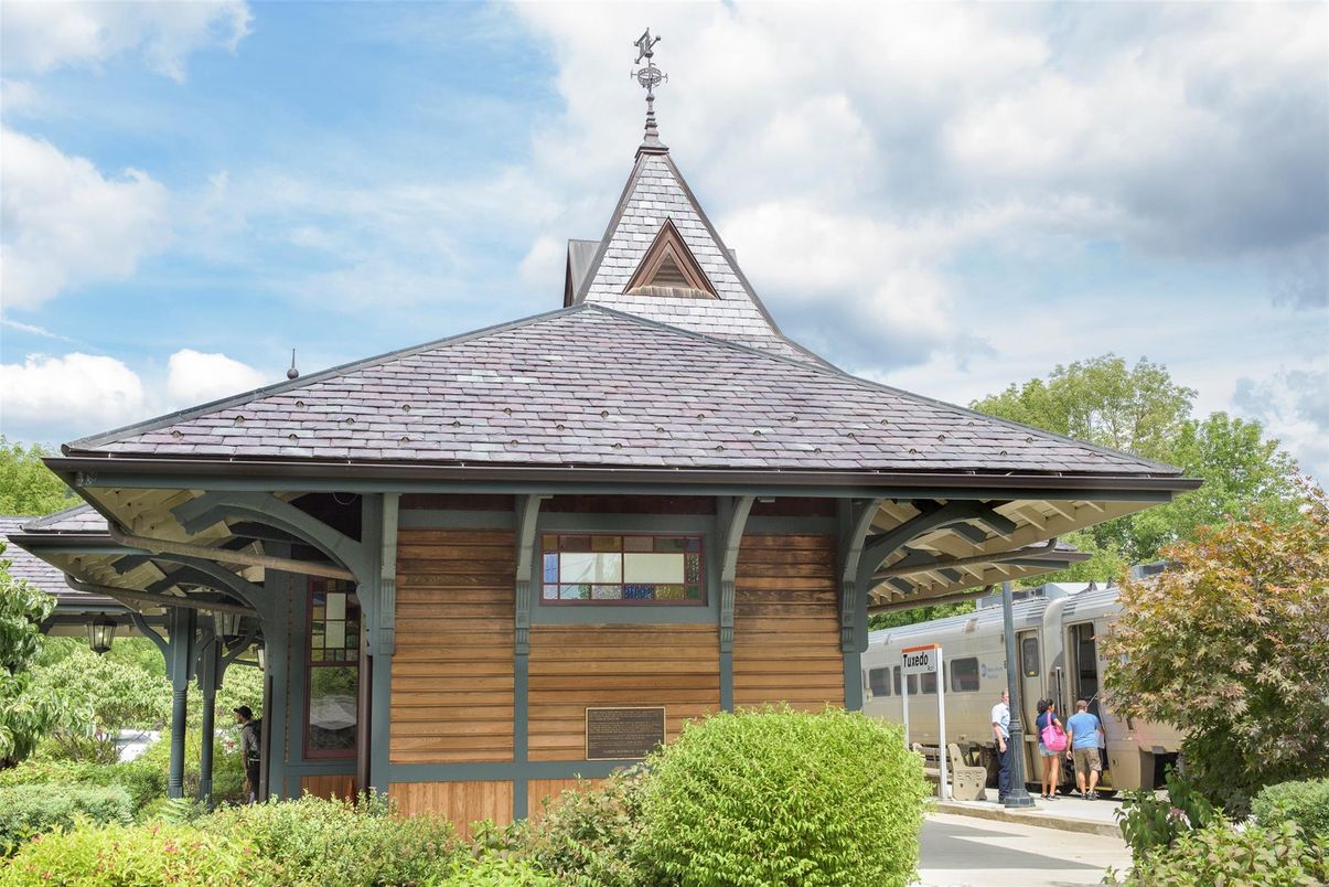 Exterior, Facade, None