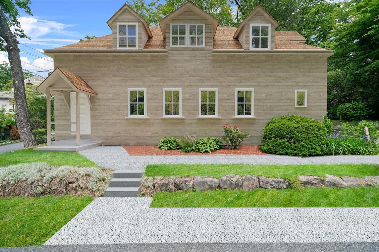 Exterior, Facade, Georgian