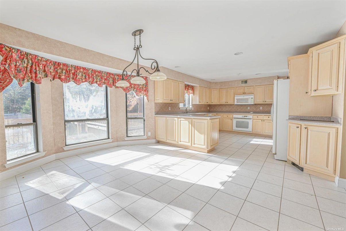 Chandelier, Interior, Kitchen