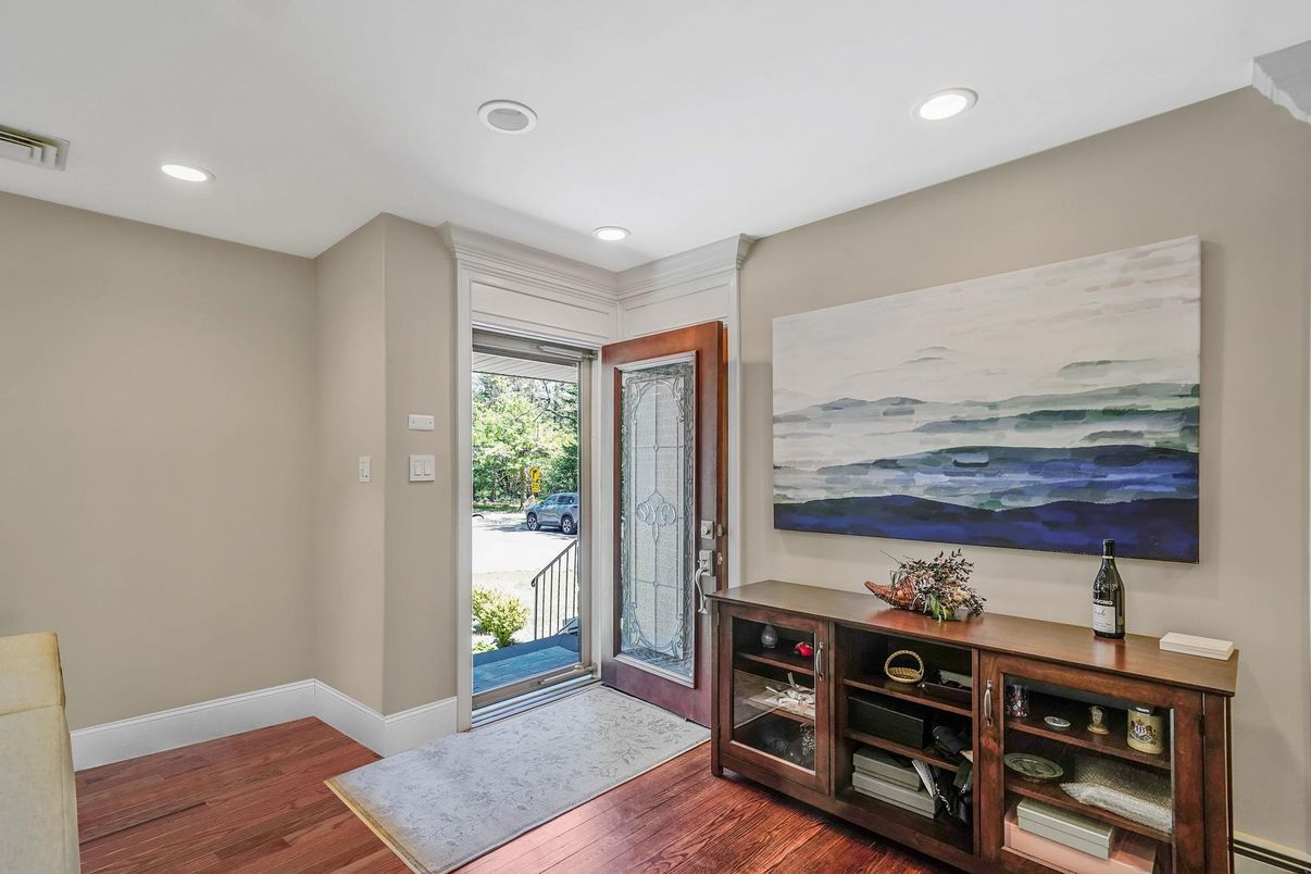 Interior, Recessed Lighting, Wood Texture Flooring