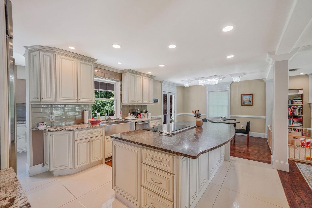 Dining room, Interior, Kitchen, Recessed Lighting, Wood Texture Flooring
