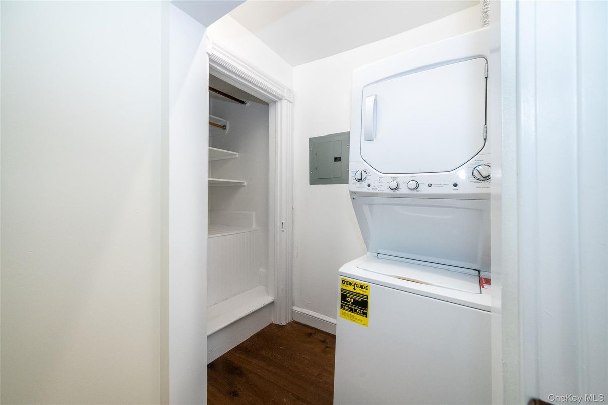 Interior, Utility Closets, Washer, Wood Texture Flooring