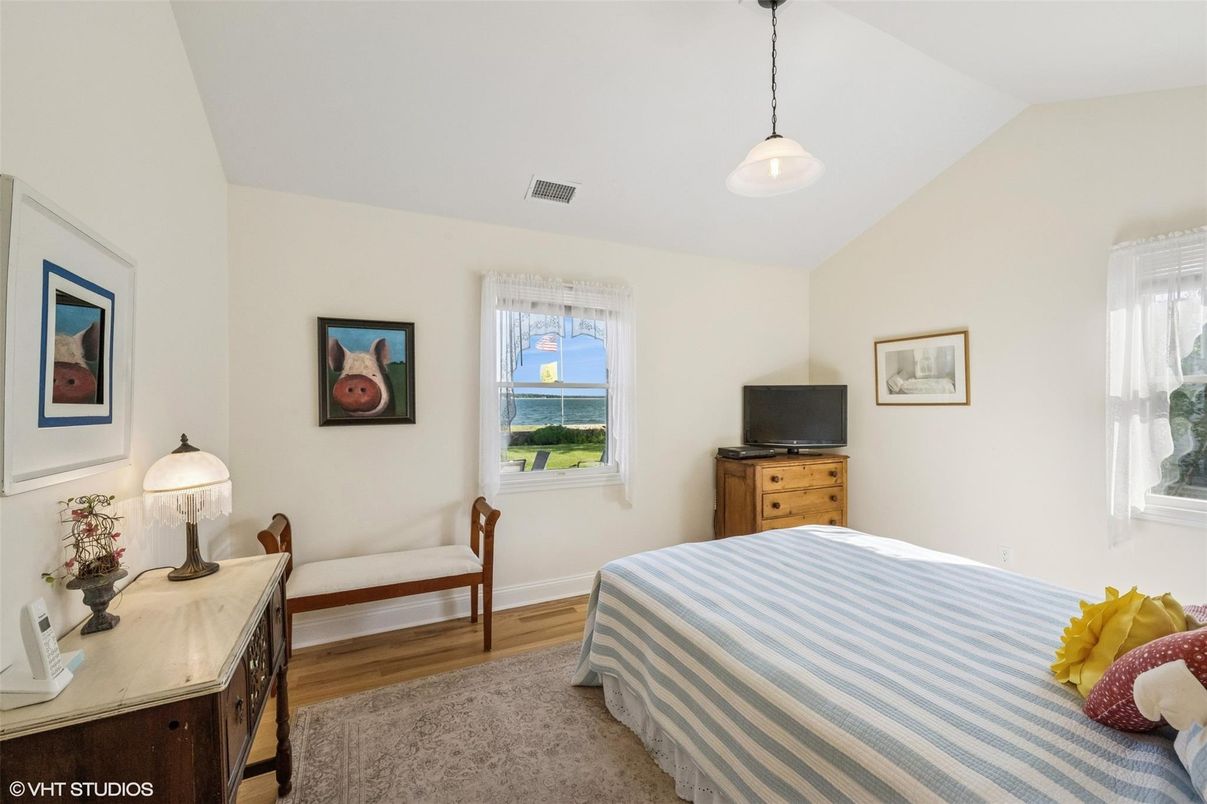 Bedroom, Interior, Pendant Lights, Wood Texture Flooring