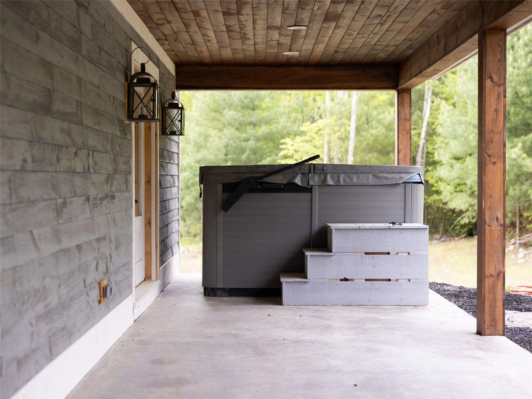 Exterior, Hot Tub
