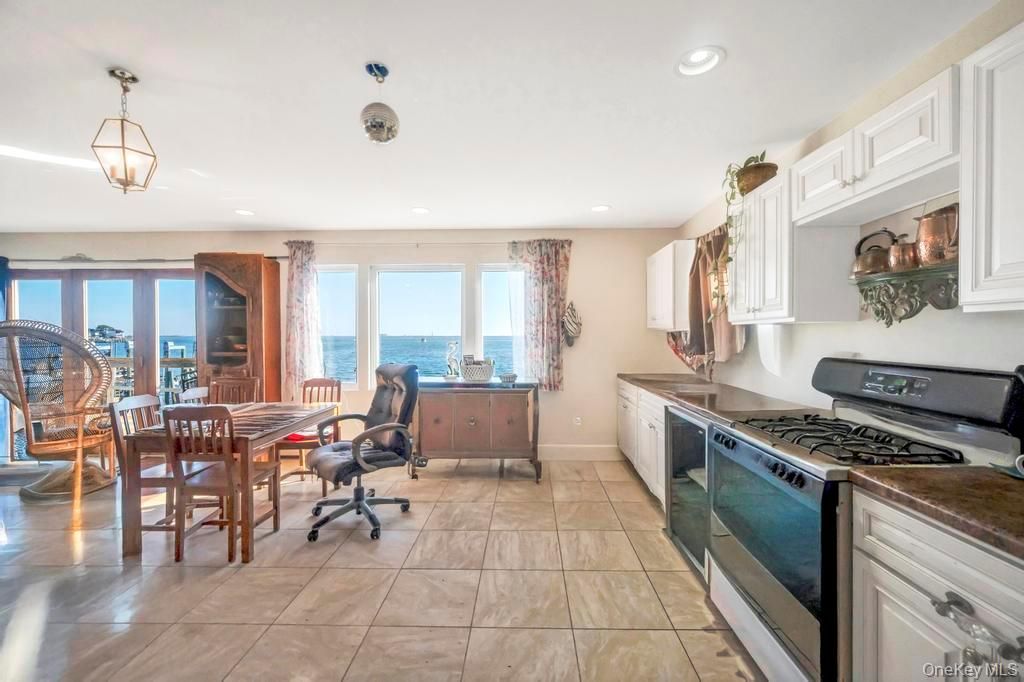Dining room, Interior, Kitchen, Recessed Lighting, Water
