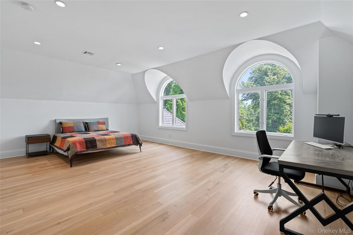 Home Office, Interior, Recessed Lighting, Wood Texture Flooring