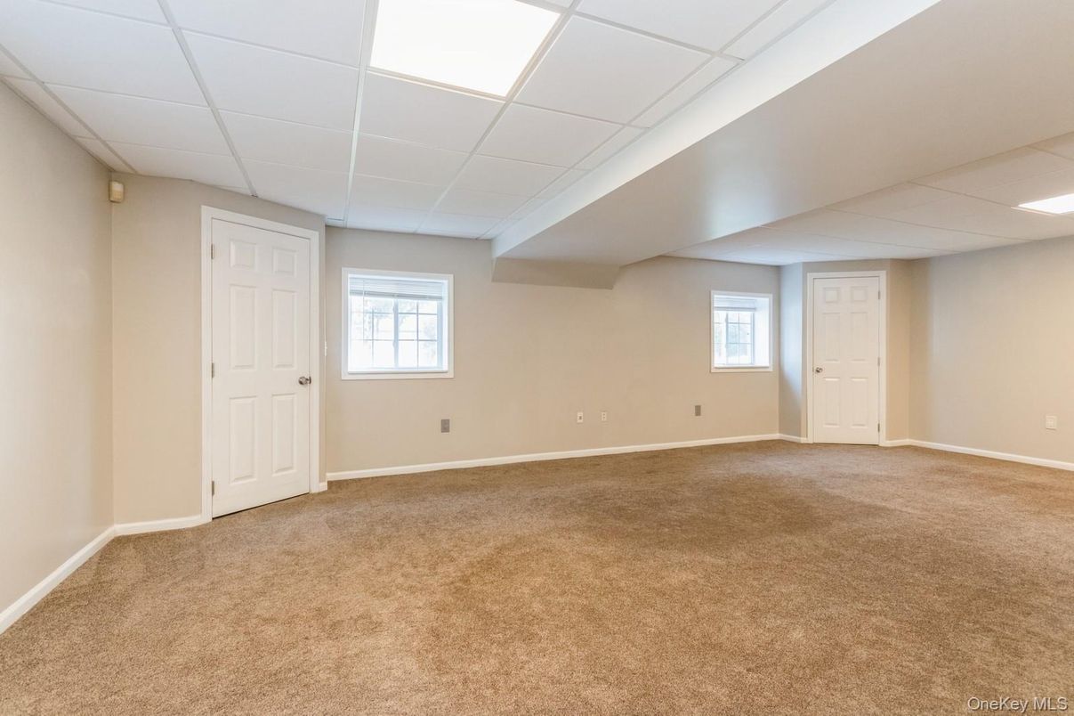 Empty room, Interior, Recessed Lighting