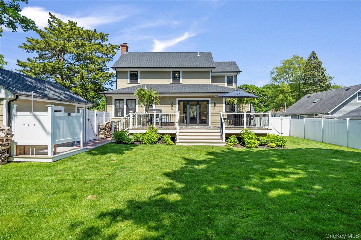 Backyard, Exterior, Facade, American Foursquare