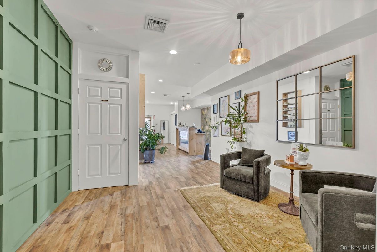 Interior, Pendant Lights, Recessed Lighting, Wood Texture Flooring