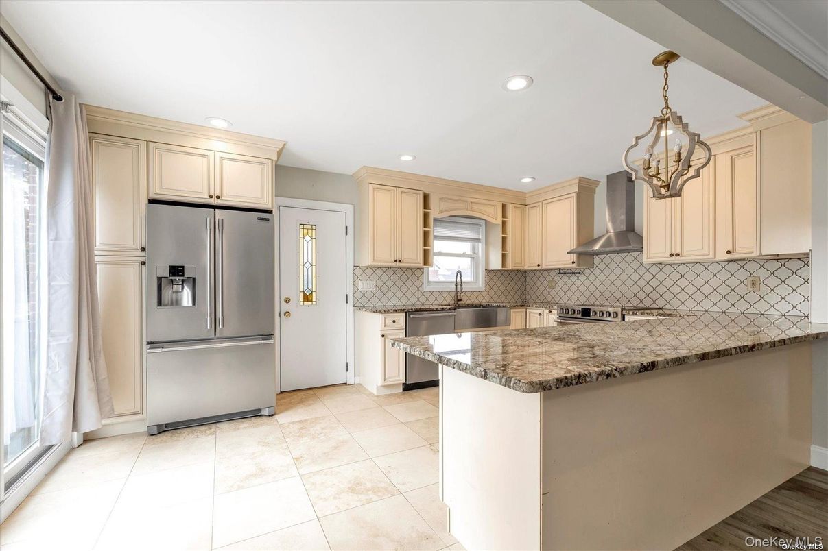 Chandelier, Interior, Kitchen, Pendant Lights, Recessed Lighting, Stainless Steel Appliances