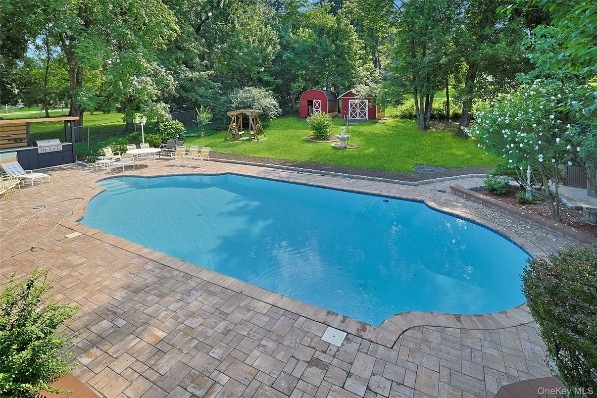 Exterior, Pool