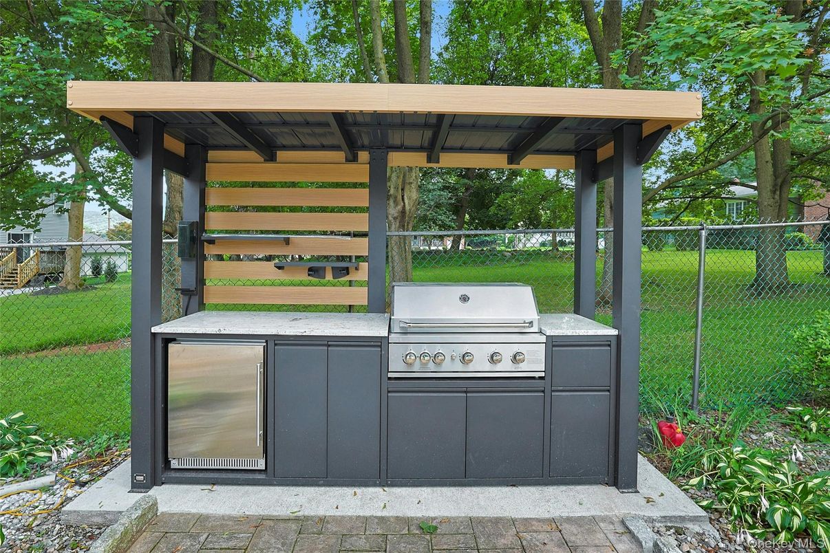 Exterior, Outdoor Kitchen