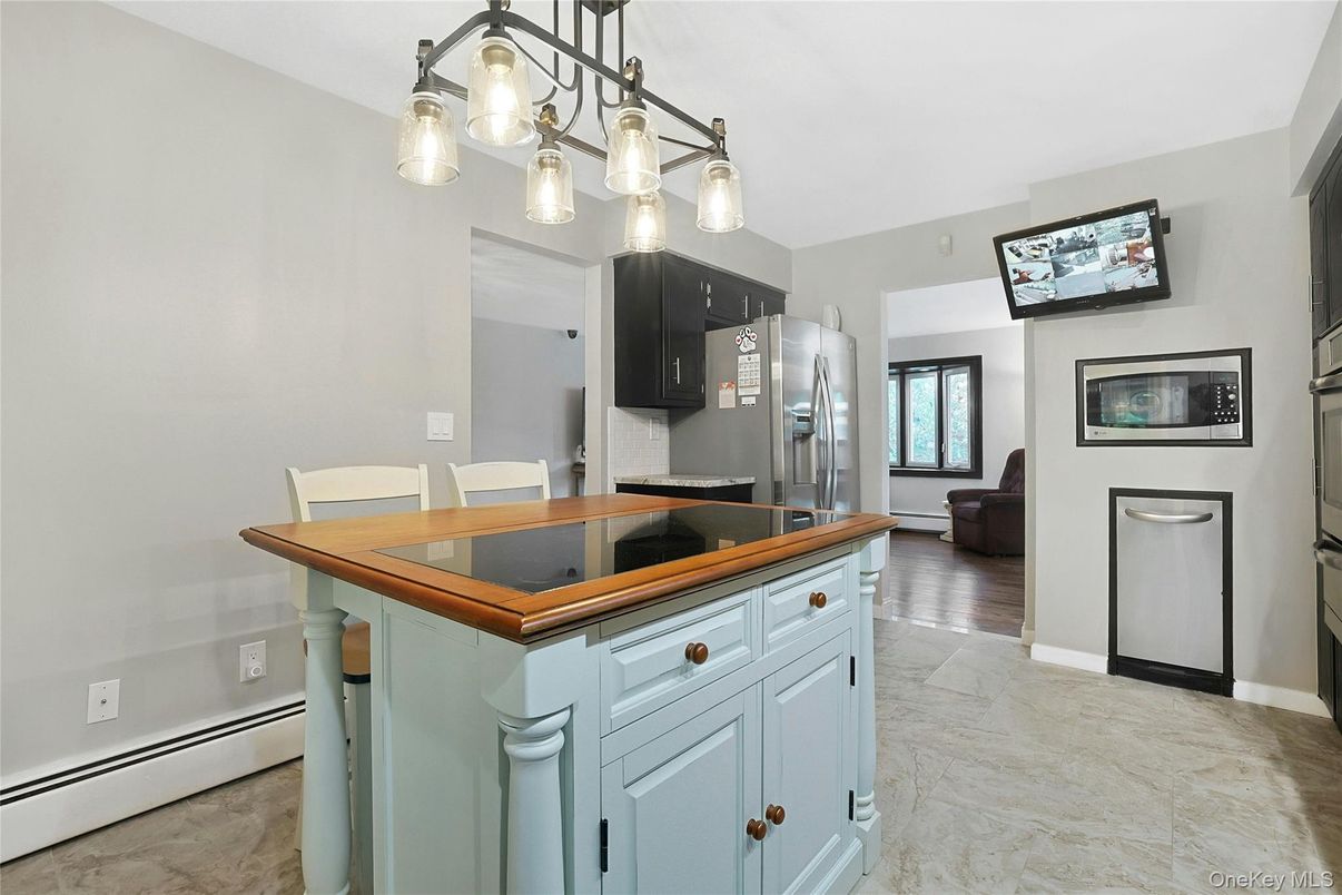 Dining room, Interior, Kitchen, Stainless Steel Appliances, Wood Texture Flooring