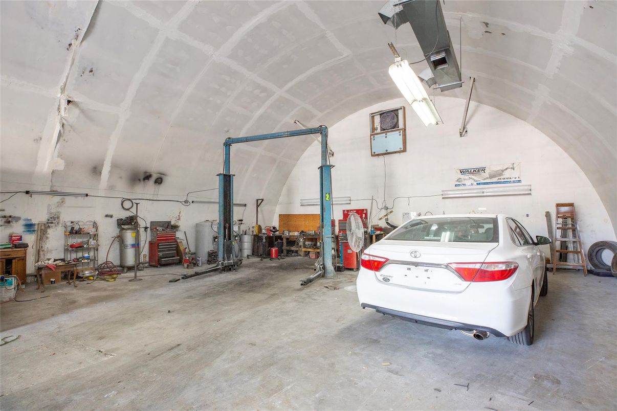 Garage, Interior