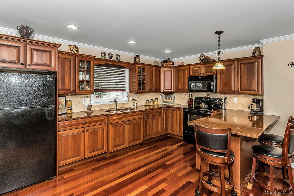 Interior, Kitchen, Pendant Lights, Recessed Lighting, Wood Texture Flooring