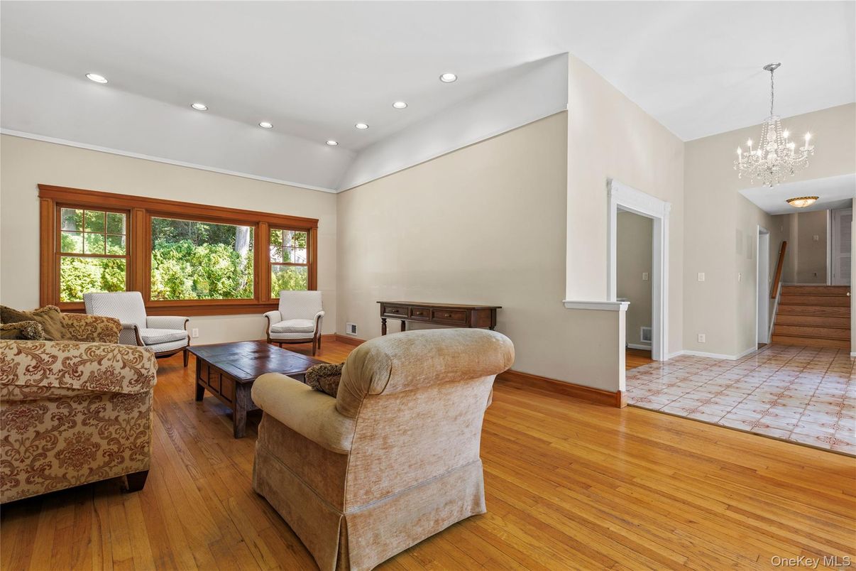 Chandelier, Interior, Living room, Recessed Lighting, Wood Texture Flooring