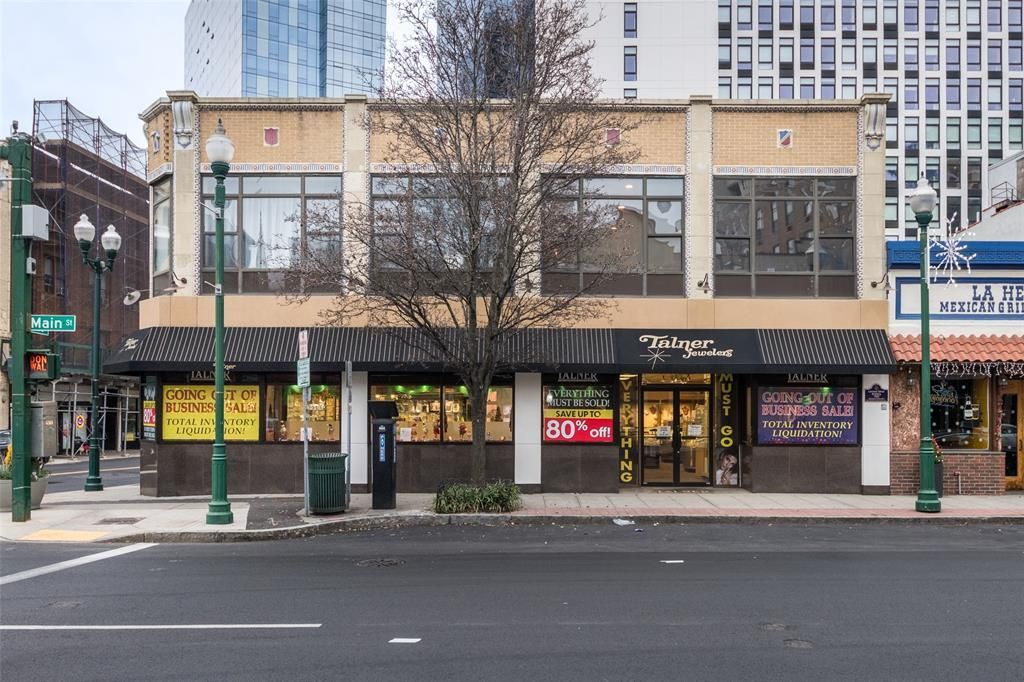 Exterior, Facade, Highrise