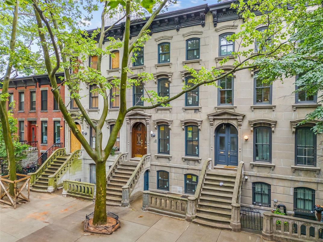 Exterior, Facade, Brownstone