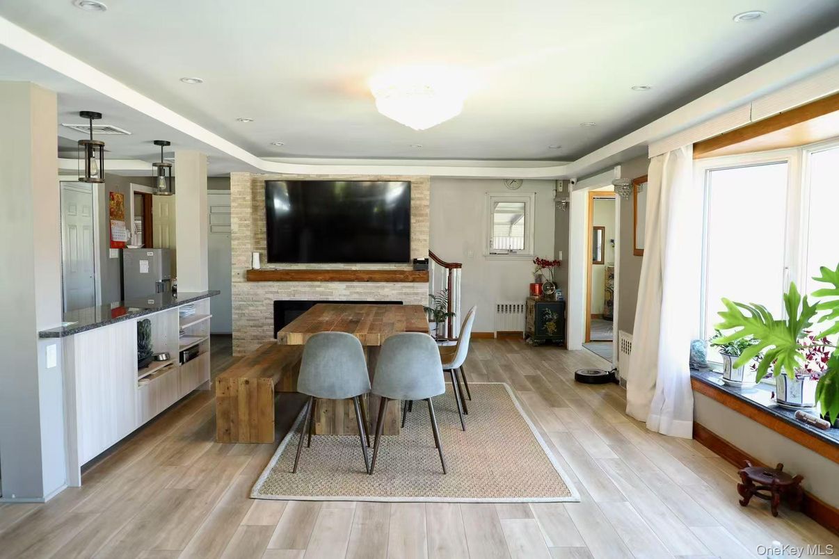 Dining room, Fireplace, Interior, Recessed Lighting, Wood Texture Flooring