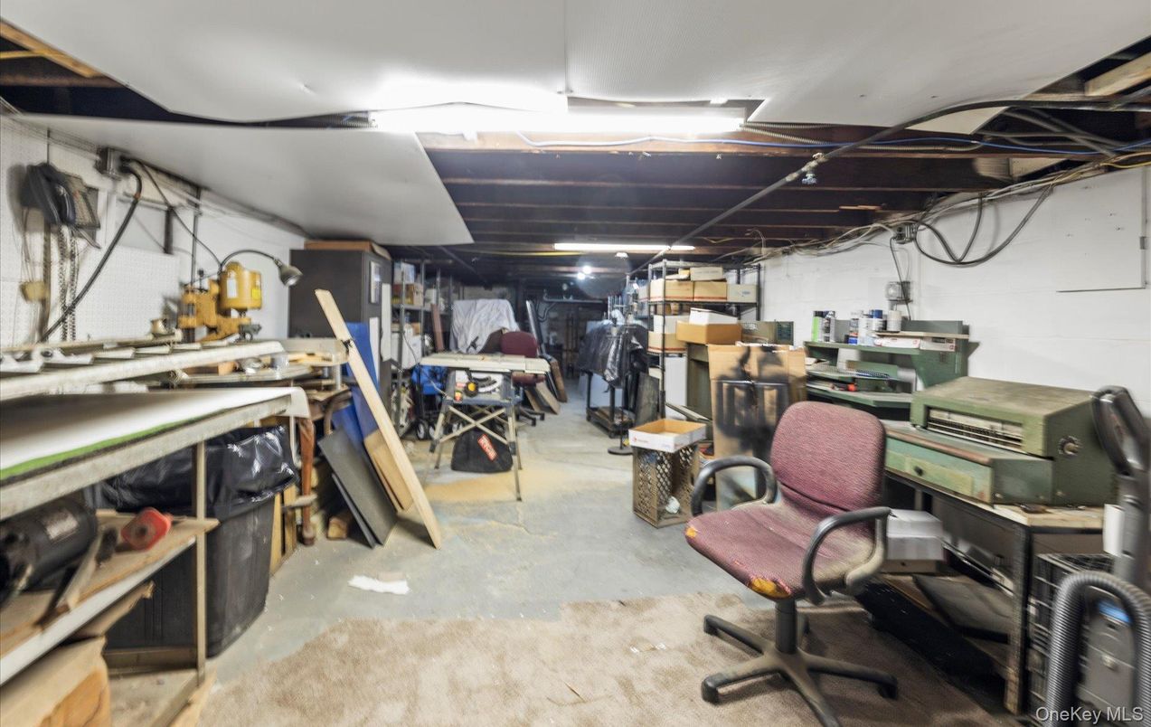 Home Office, Interior