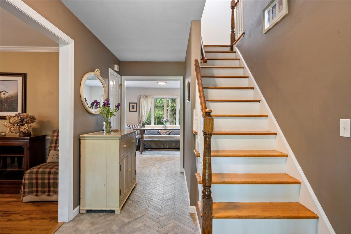 Interior, Recessed Lighting, Wood Texture Flooring