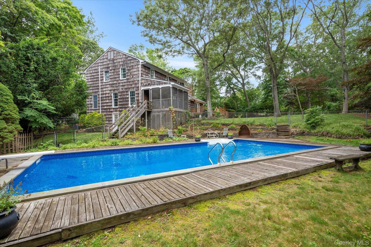 Exterior, Pool