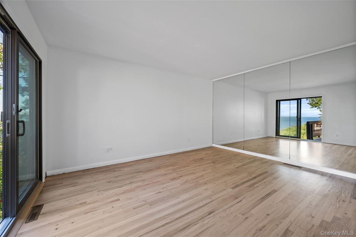 Empty room, Interior, Pendant Lights, Water, Wood Texture Flooring