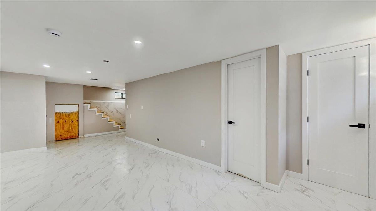 Empty room, Interior, Marble, Recessed Lighting