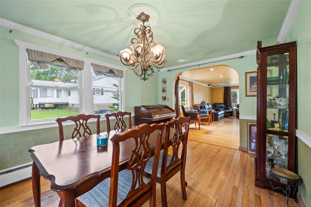 Chandelier, Dining room, Interior, Recessed Lighting, Wood Texture Flooring
