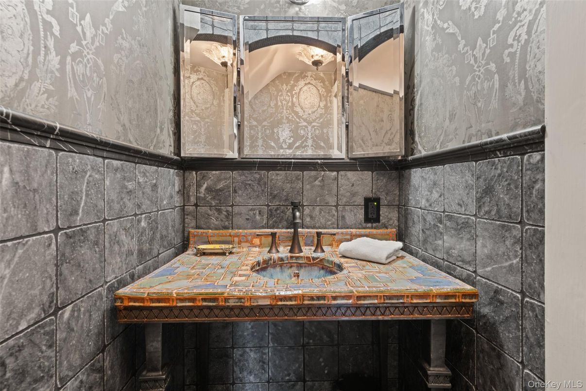 Bathroom, Interior, Tile Countertops