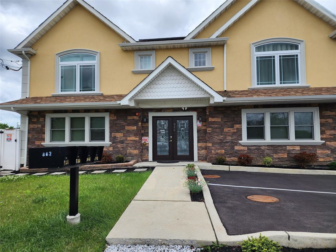Exterior, Facade, American Craftsman